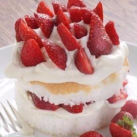 Strawberries and Cream Pound Cake